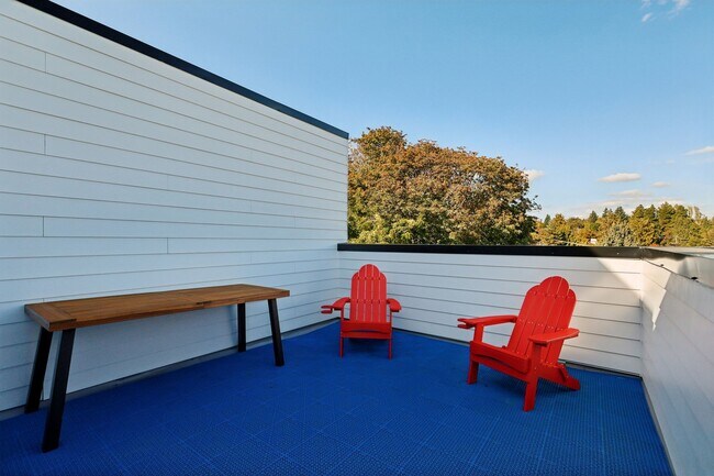 Building Photo - Brand-new 6B3B Townhouse near UW starts fr...