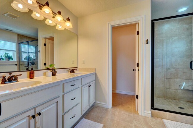 Building Photo - Sherwood Lakes