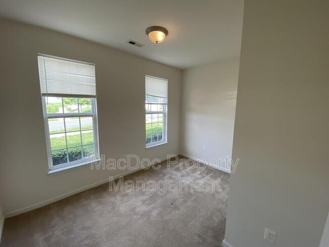 Building Photo - 1012 Maureen Dr