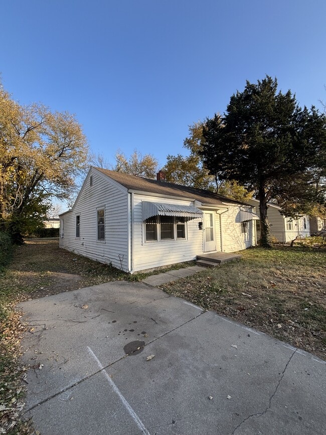 Primary Photo - 1912 N Grove St