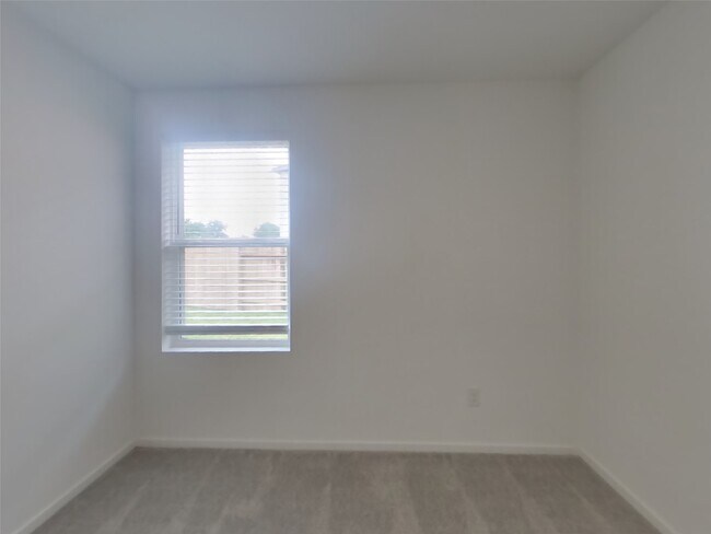 Building Photo - 3013 Dawn Sound Dr