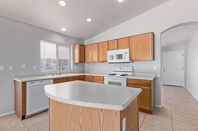 Building Photo - 10874 W Edgemont Ave