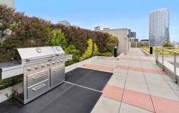 Building Photo - APARTMENT