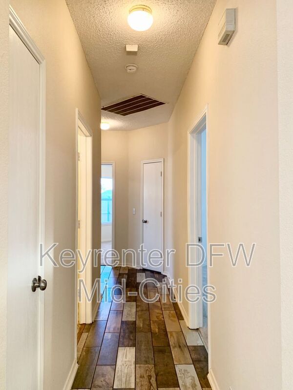 Building Photo - 2606 Lonesome Oak Dr