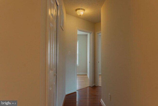 Building Photo - 9836 Plaza View Way