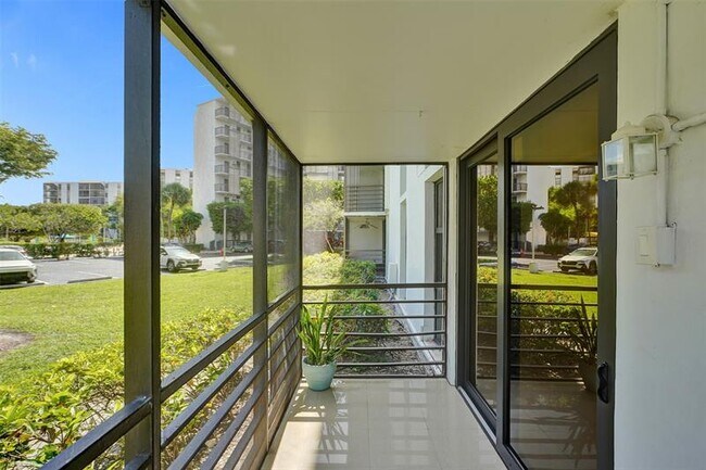 Building Photo - 20400 W Country Club Dr