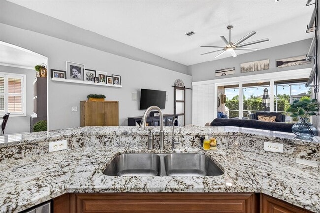 Building Photo - 31218 Alchester Dr