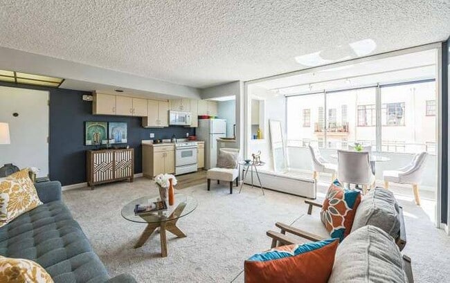 Building Photo - Dana