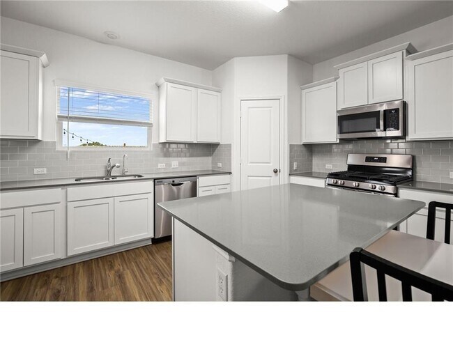 Building Photo - 328 Majestic Cedar Ct