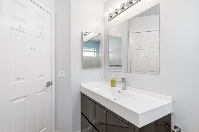 Building Photo - Stunning 3-Bedroom Home in a Prime Mountain View Location with Top-Rated Los Altos Schools!