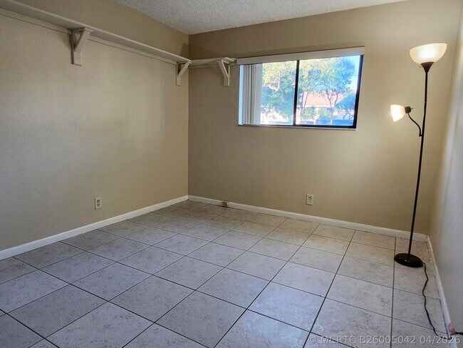 Building Photo - 545 Trace Cir