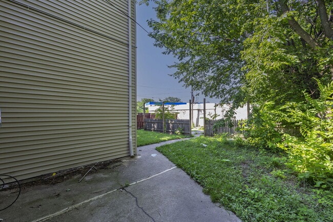 Building Photo - 1565 W Grand Blvd