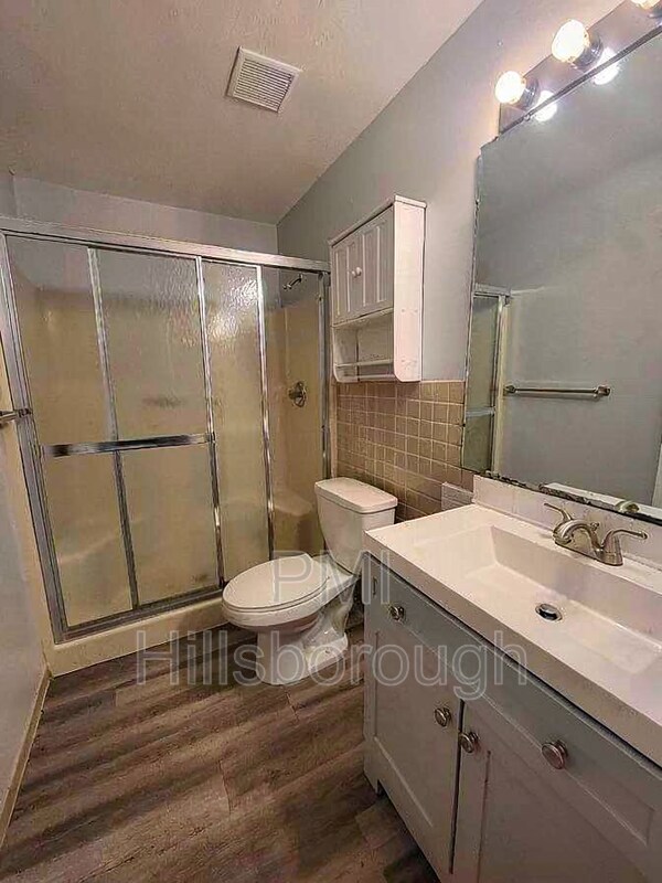 Building Photo - 914 Burlwood St