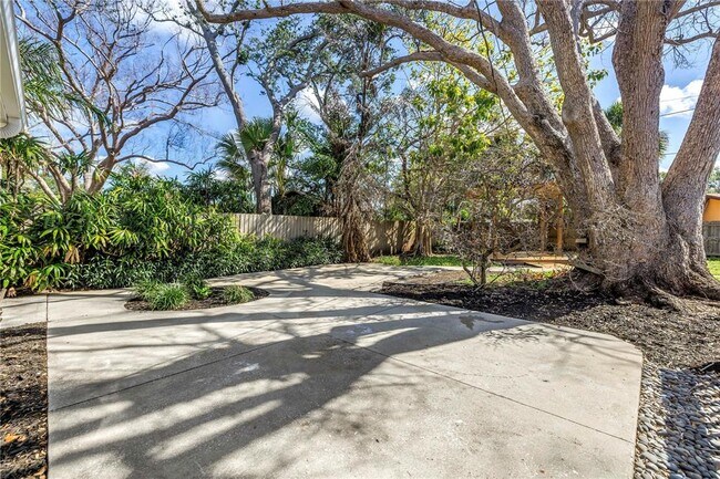 Building Photo - 412 Mira Vista Dr