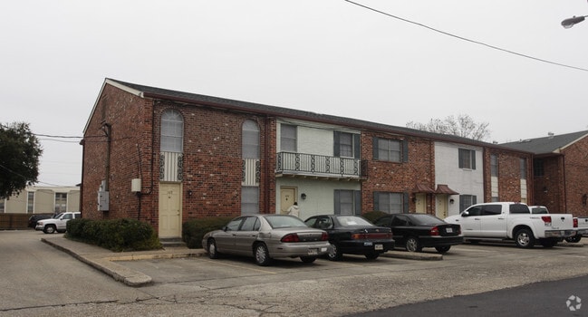 Building Photo - Le Petit Carre