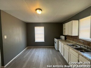 Building Photo - 2513 Quintana Rd