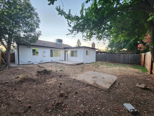 Building Photo - Charming 3-Bedroom Home for Rent in a Quie...