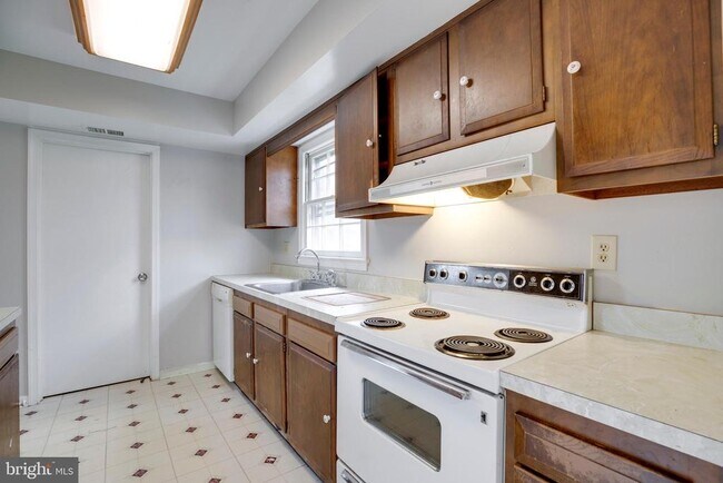 Building Photo - 322 Clay St