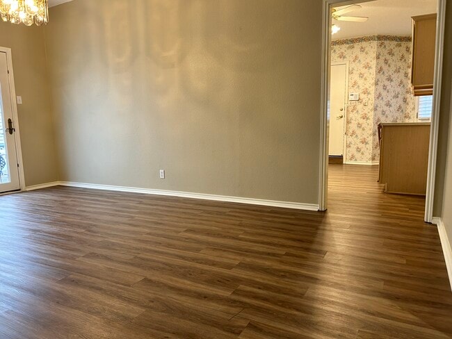 Building Photo - 5706 Quail Crown