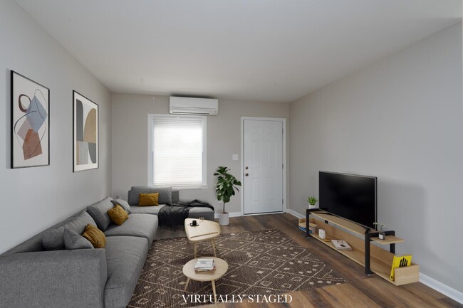 Building Photo - 745 Arbor St NE