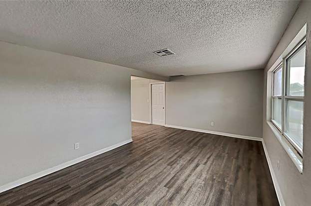 Building Photo - 4949 Lake Ridge Ln