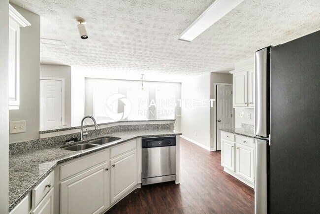 Building Photo - 4 Bedroom Pet-Friendly Home in Lithonia, GA with Main Street Renewal