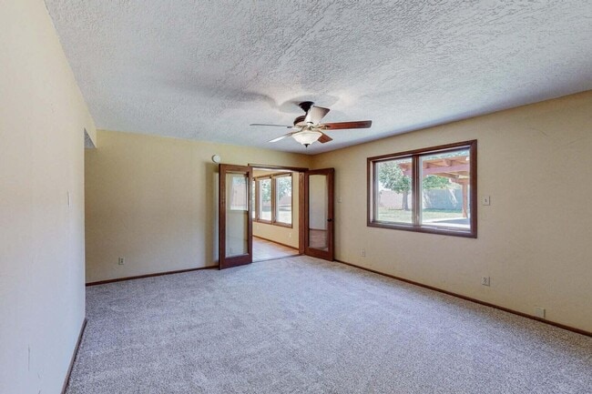 Building Photo - 501 Calle De