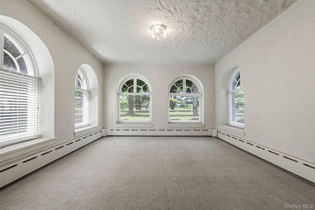 Building Photo - 30 Park Dr N