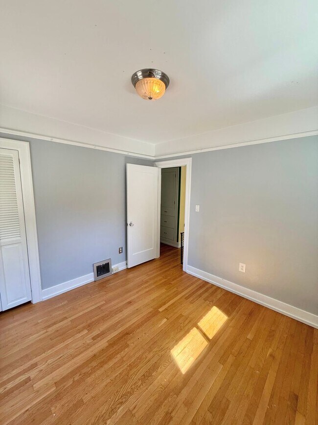 Building Photo - Stylish 3-Bed, 2-Bath Home in the Heart of...