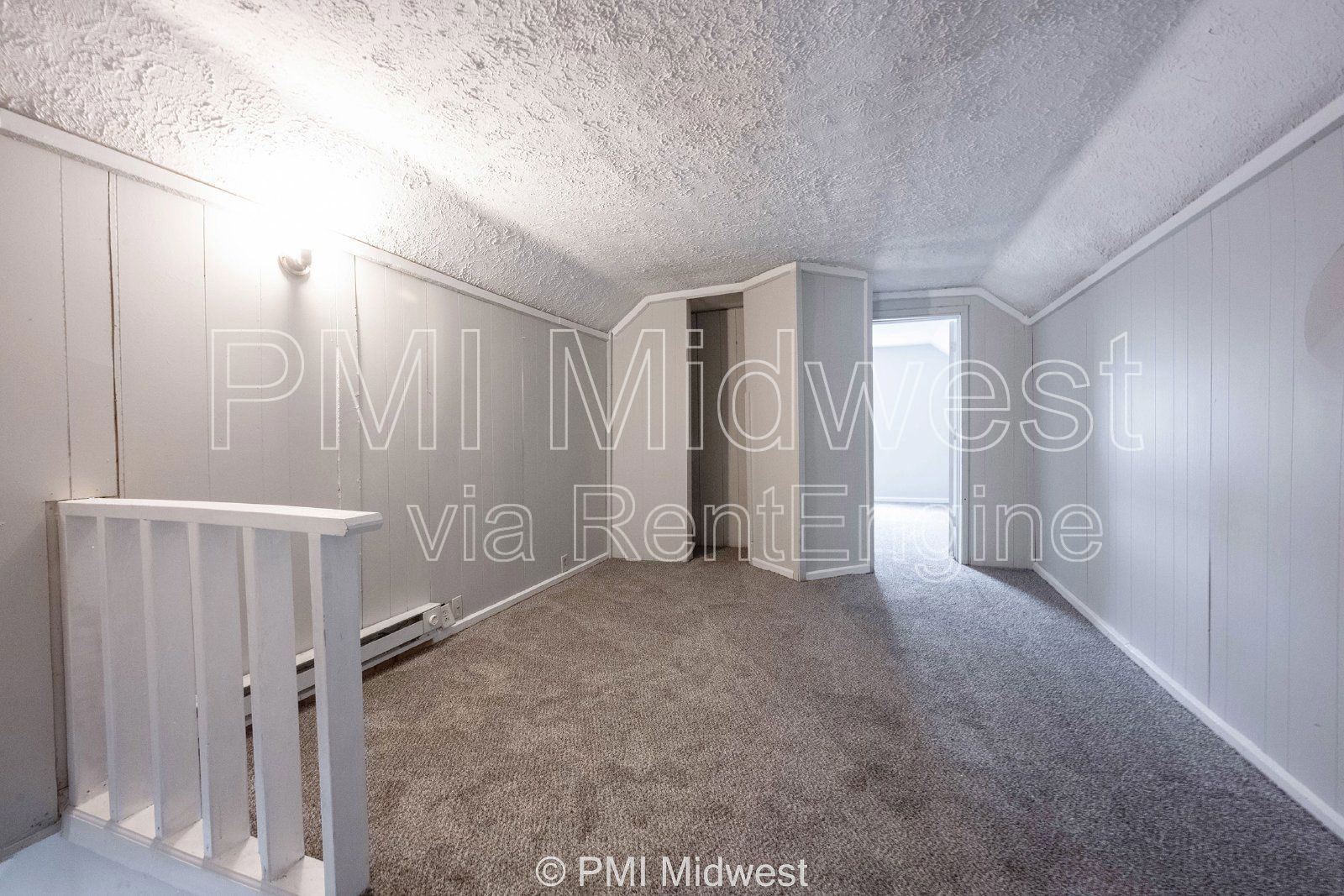 Building Photo - 2011 Applegate St