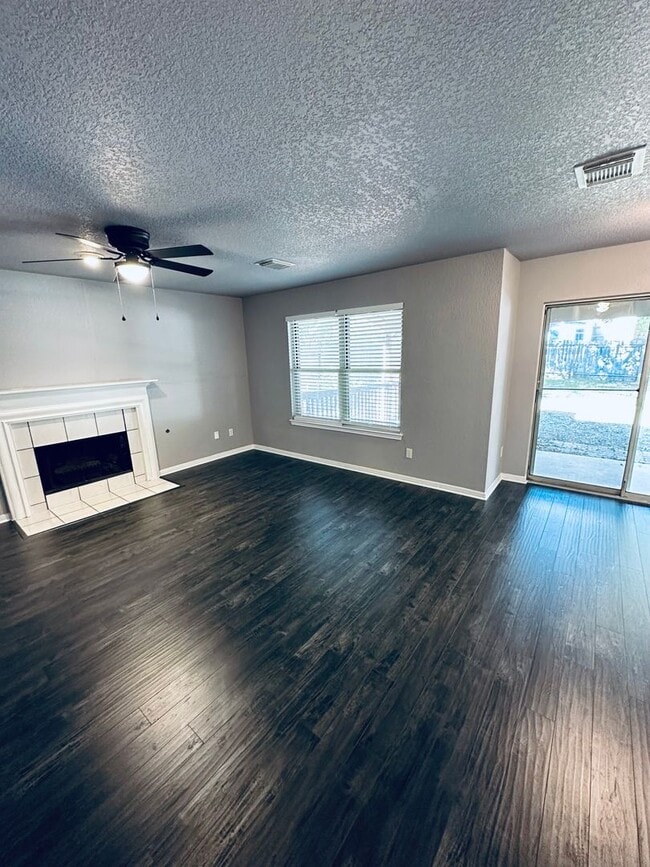 Building Photo - Cimarron Trails