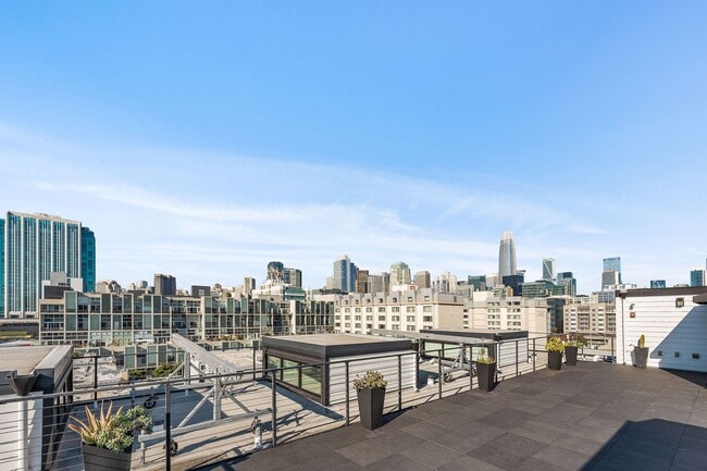Building Photo - SoMA: Stylish 1 Bed Condo w/ Designer Finishes, Google Fiber, Bike Storage & Shared Roof Deck