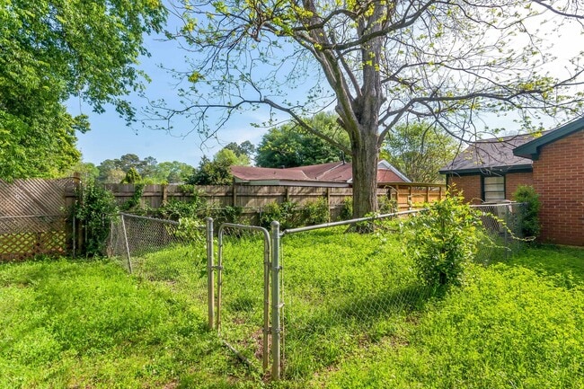 Building Photo - 973 Parkwood Ct