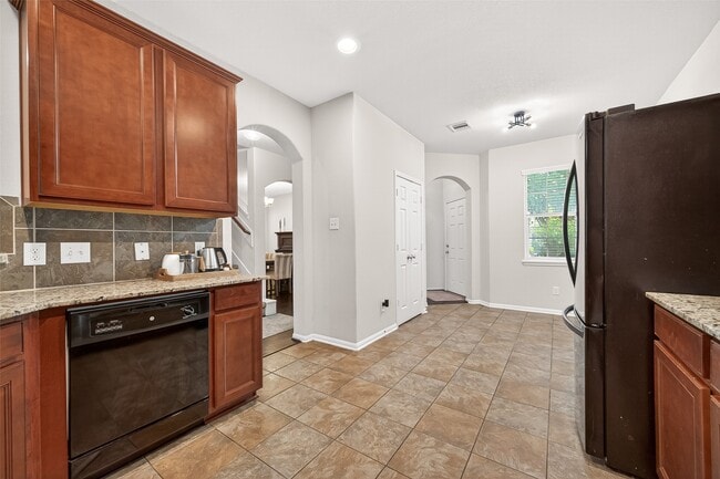 Building Photo - 6503 Wilshire Fern