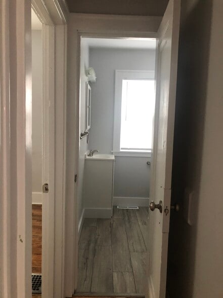 Bathroom - 24 Corinne St SW