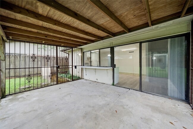 Building Photo - 2126 Quail Valley E Dr