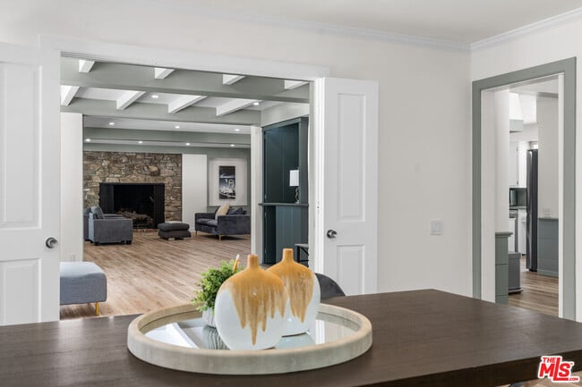 Building Photo - 926 N Alpine Dr