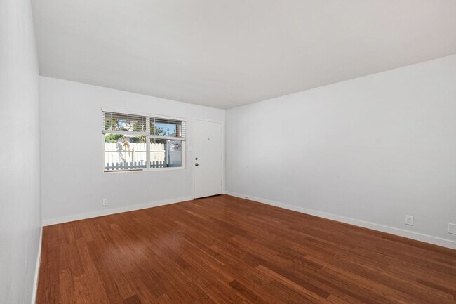 Building Photo - 306-308 Elm Ave