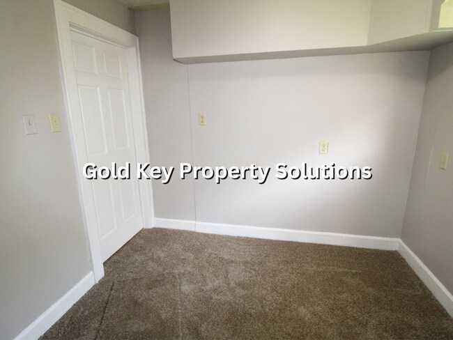 Building Photo - 3 BR 1 BA House with Central Air and Detached Garage (NO SECTION 8)