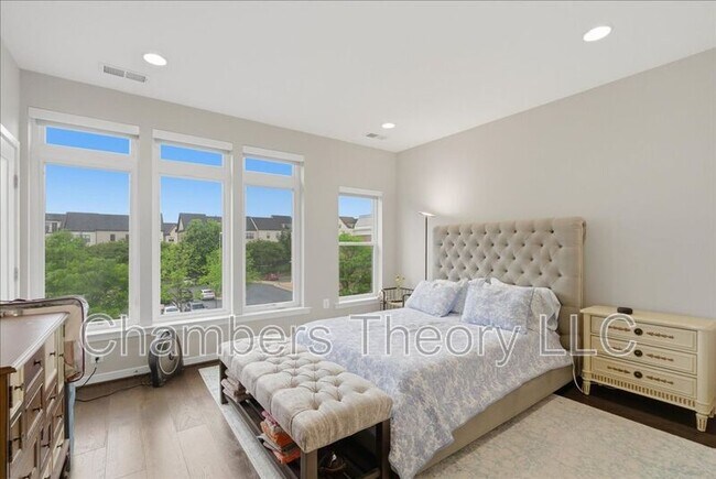 Building Photo - 42392 Soave Dr