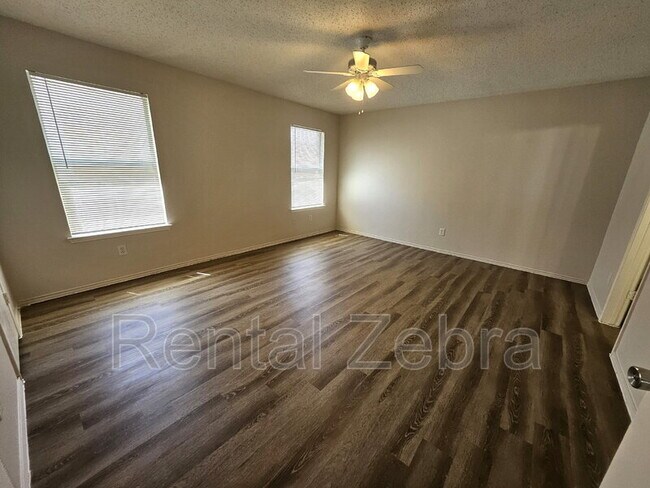 Building Photo - 2841 McKenzie Ln