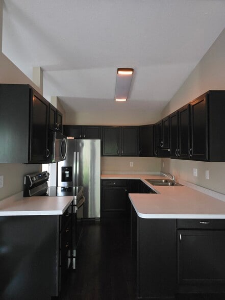 Nightlight mode in the kitchen - 994 38 1/2 Ave W