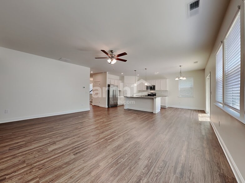 Building Photo - 5230 Wendover Wy