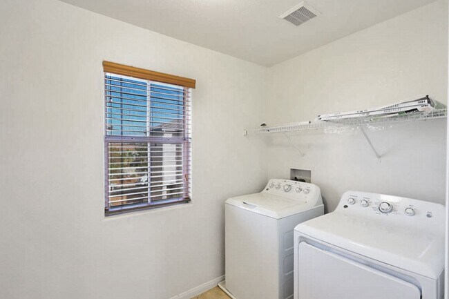 Building Photo - Beautiful 3 Bed Home With 3 Full Baths And Bed and Full Bath On 1st Floor