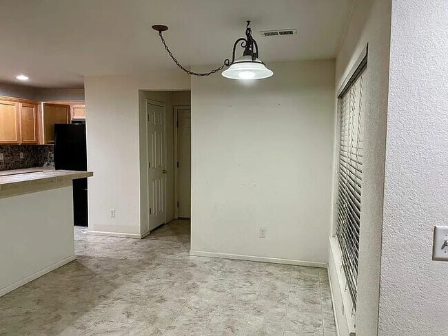 Building Photo - 12833 Mayfair Way