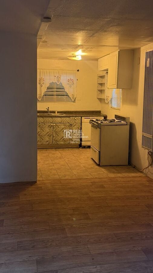 Building Photo - 170 E Claremont-