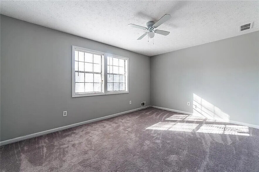 Building Photo - 732 S Candler St