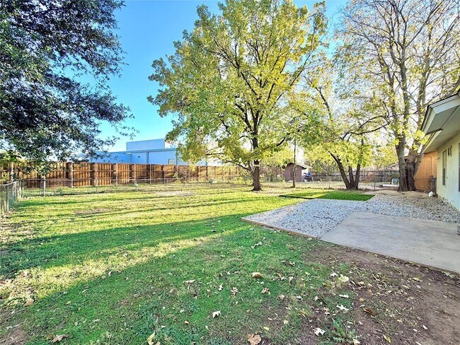 Building Photo - 504 Campbell Ln