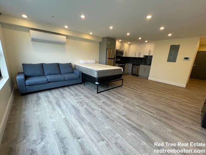 Building Photo - 1028a Commonwealth Ave