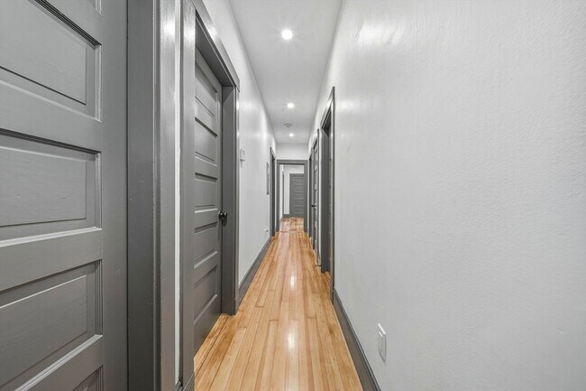 Building Photo - 24 Hinckley St